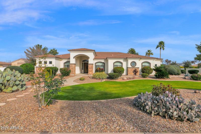 Welcome to 21102 E Pummelos Rd!