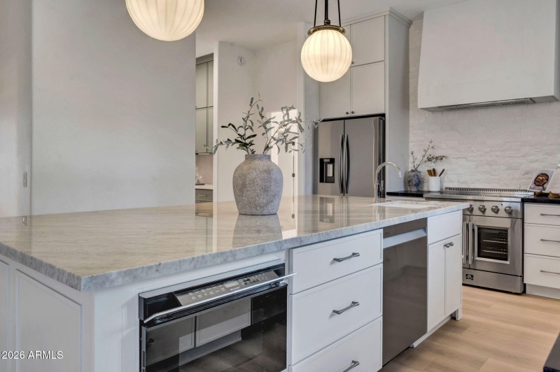 large-019be693-62aa-726a-b563-87b5aaff5c