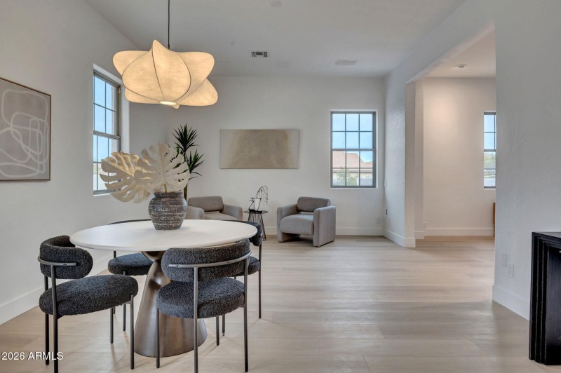 large-019be693-63b1-7079-83c4-6b5bed0b5f