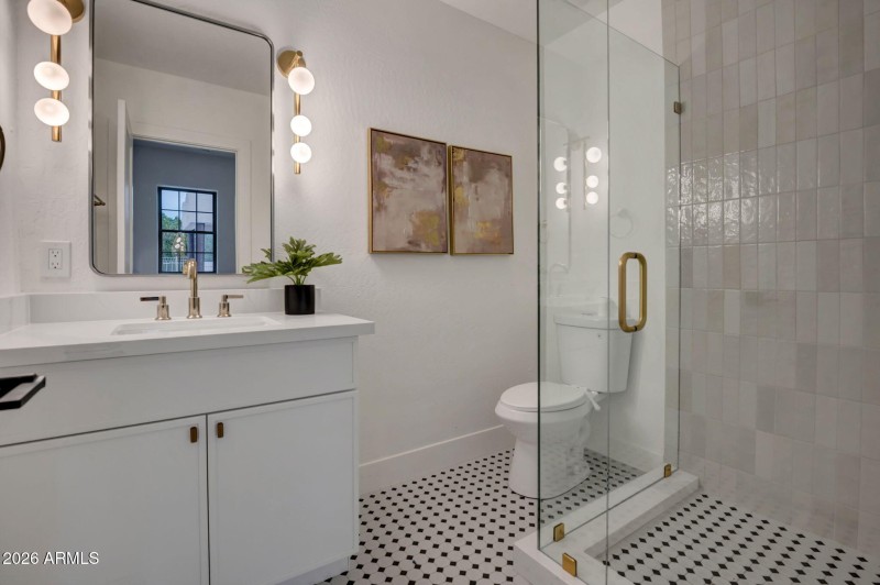 large-019be693-65ad-737f-bcb6-772eaf32d6