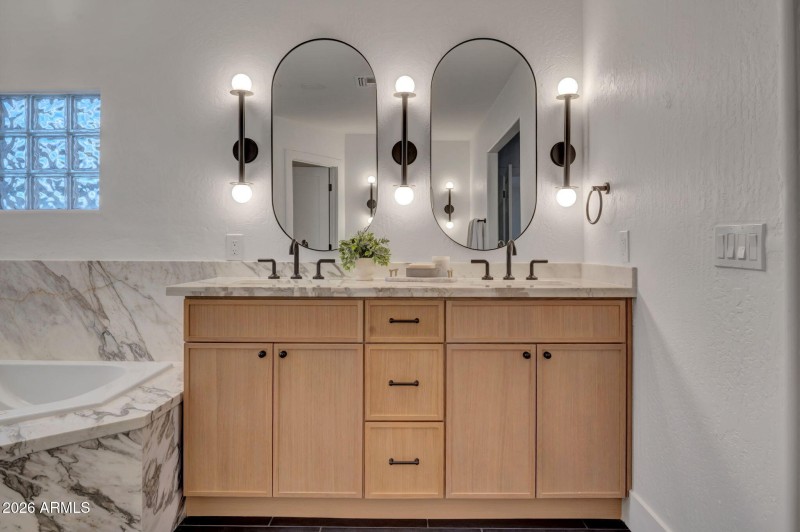 large-019be693-686a-727e-a496-9645e0478a