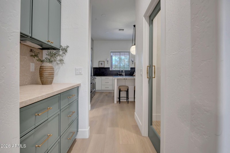 large-019be693-6162-70ed-b0f2-09fce9c82a