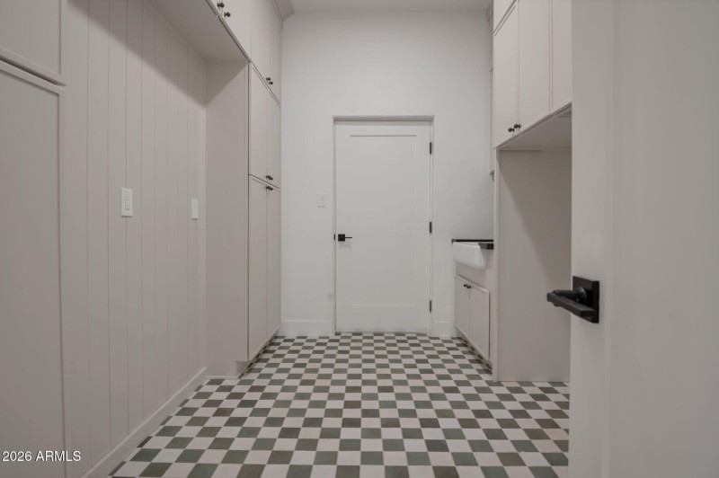 large-019be693-6600-732d-aba4-3fb7bdc7b7