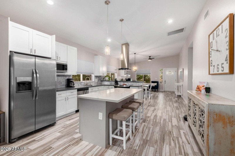 Large Welcoming Kitchen