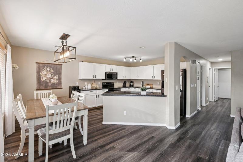 9-web-or-mls-N 224th Ave-S2201-009