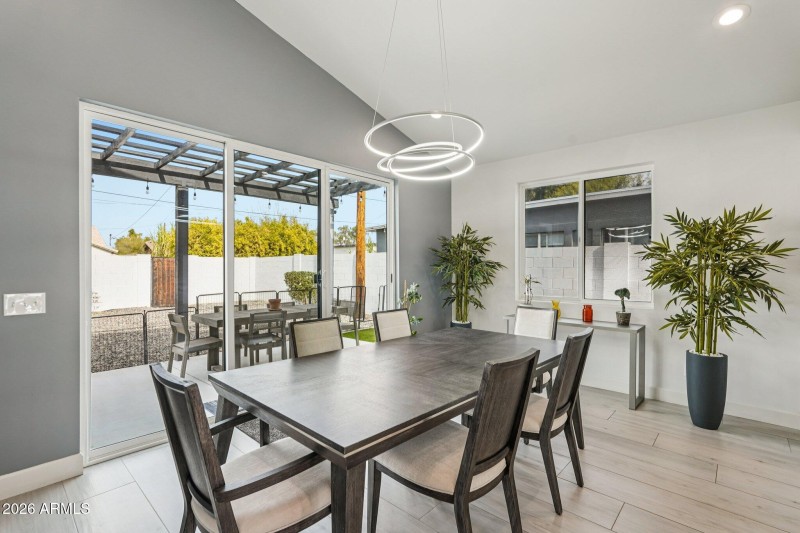 13-web-or-mls-E Weldon Ave-S2201-013