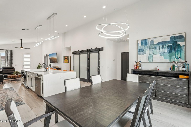 14-web-or-mls-E Weldon Ave-S2201-014