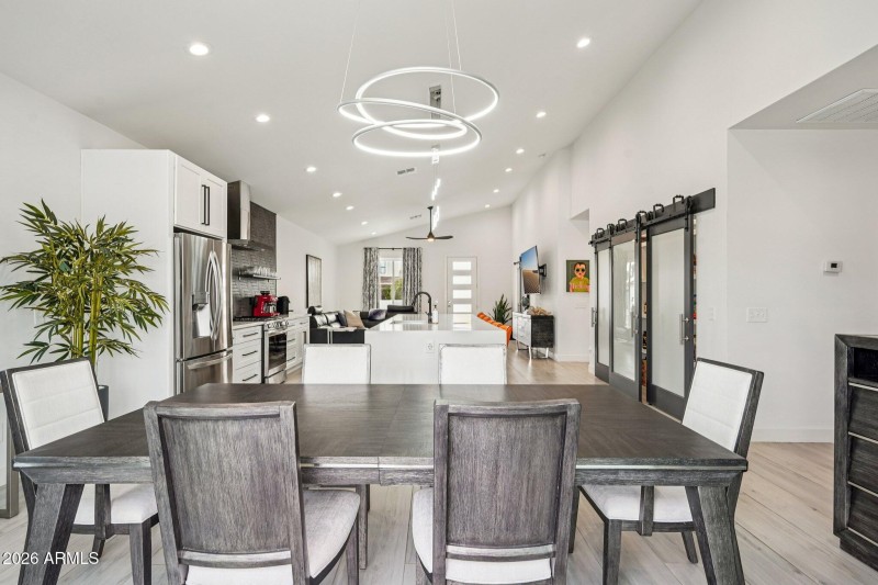 15-web-or-mls-E Weldon Ave-S2201-015