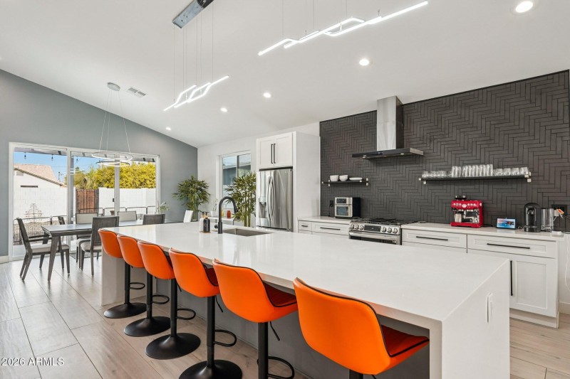 16-web-or-mls-E Weldon Ave-S2201-016