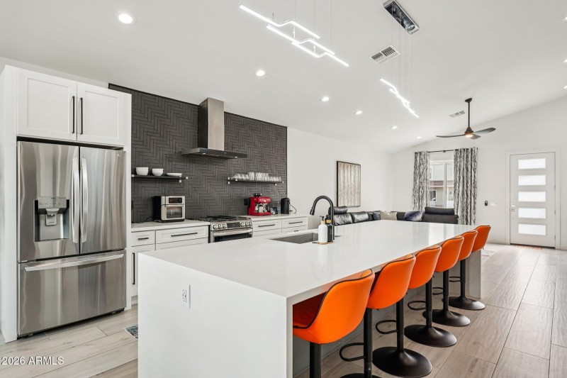 18-web-or-mls-E Weldon Ave-S2201-018