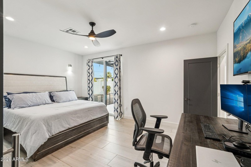 27-web-or-mls-E Weldon Ave-S2201-027