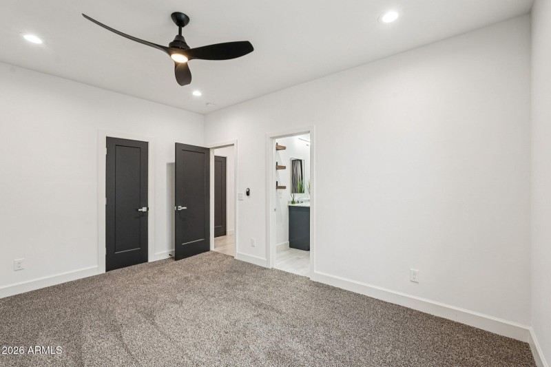 34-web-or-mls-E Weldon Ave-S2201-034