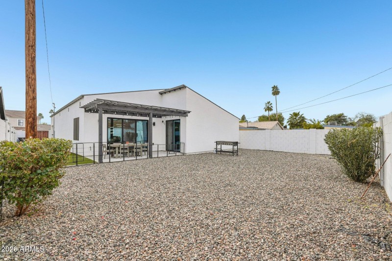 38-web-or-mls-E Weldon Ave-S2201-038