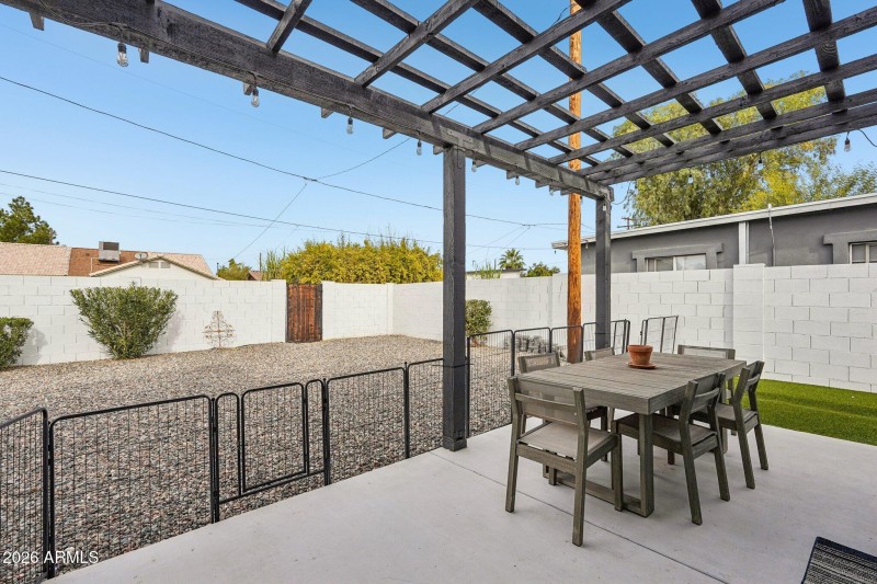 39-web-or-mls-E Weldon Ave-S2201-039