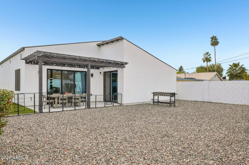 41-web-or-mls-E Weldon Ave-S2201-041