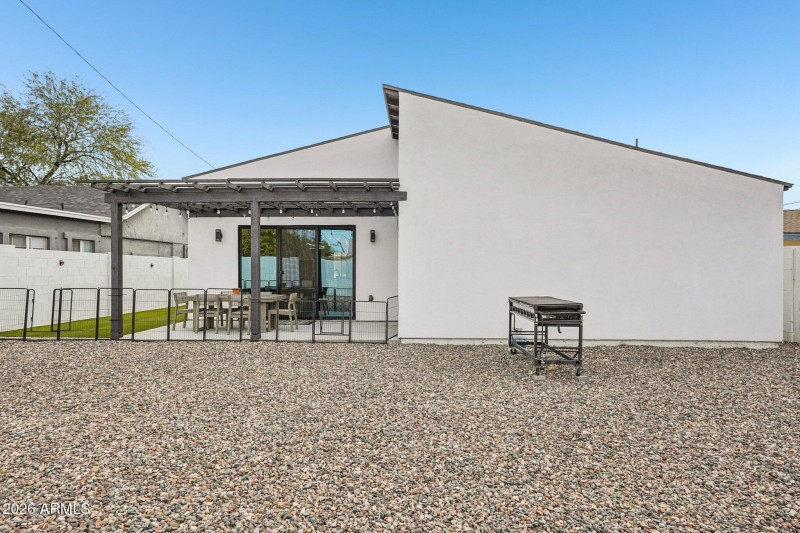 43-web-or-mls-E Weldon Ave-S2201-043