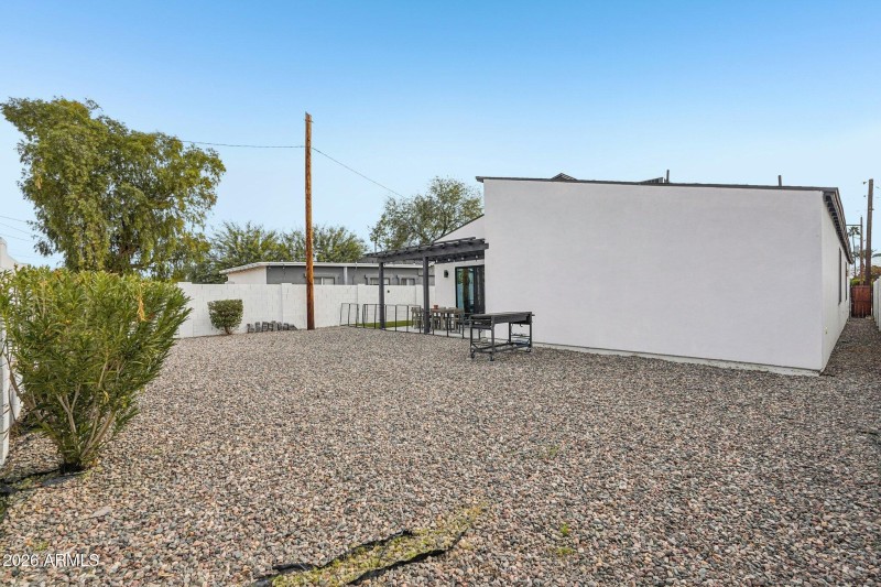 44-web-or-mls-E Weldon Ave-S2201-044