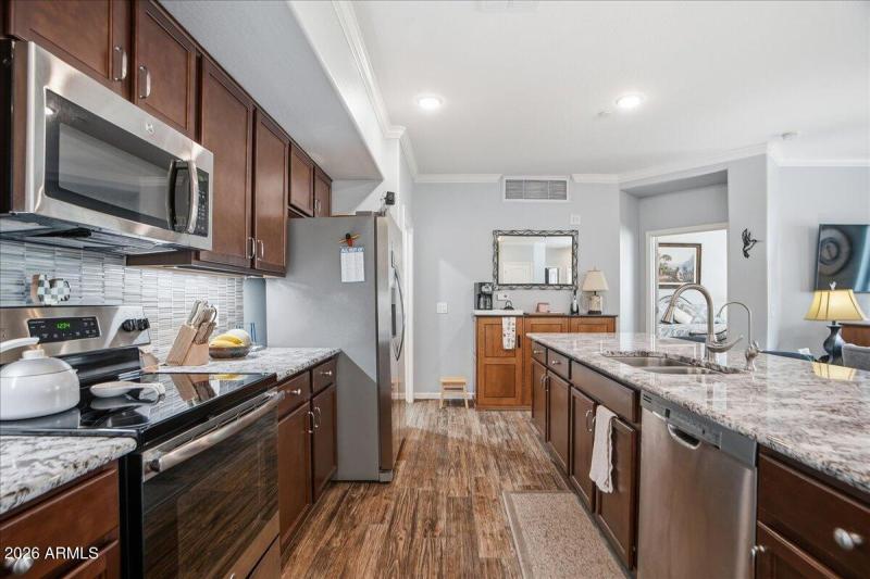 14-900 S Canal Dr 114_RedHogMedia