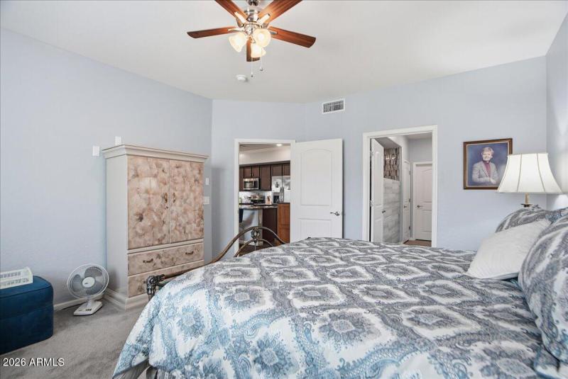 20-900 S Canal Dr 114_RedHogMedia