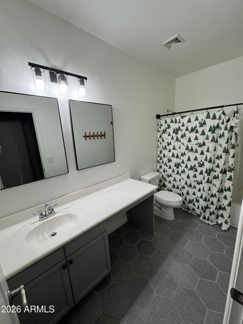 Buchholtz secondary bathroom 1 26