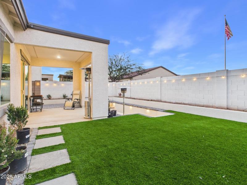 CAM02404G0-PR0186-STILL010