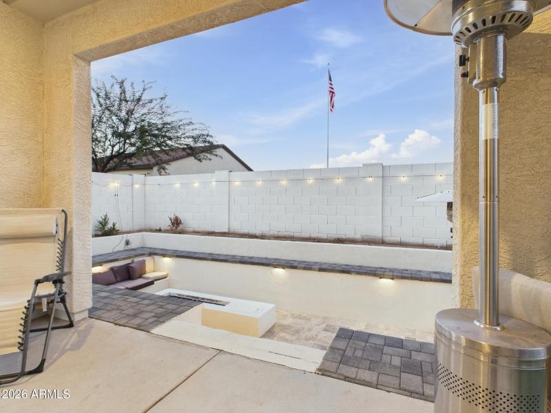 CAM02404G0-PR0186-STILL011