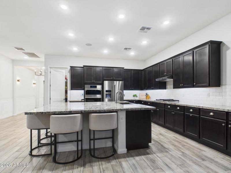 CAM02404G0-PR0186-STILL019