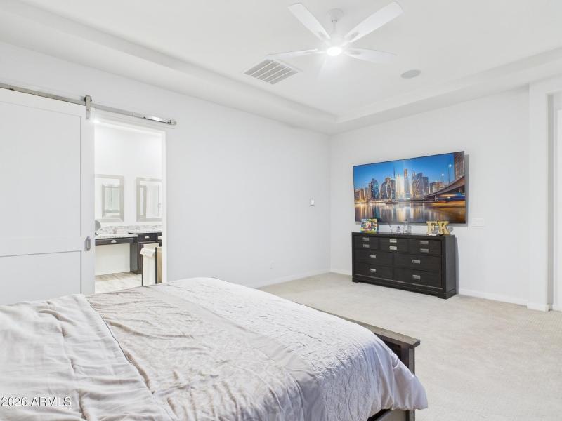 CAM02404G0-PR0186-STILL021