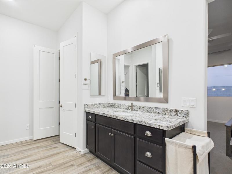 CAM02404G0-PR0186-STILL024