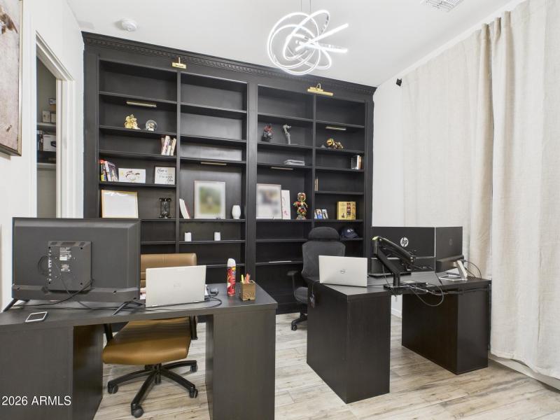 CAM02404G0-PR0186-STILL030