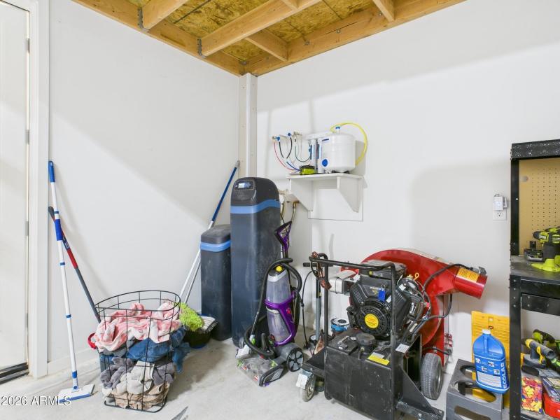 CAM02404G0-PR0186-STILL033