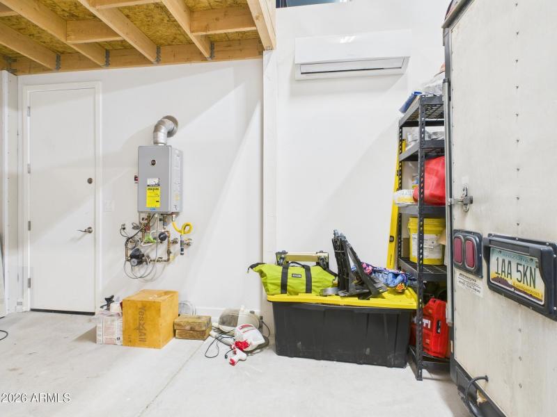 CAM02404G0-PR0186-STILL036