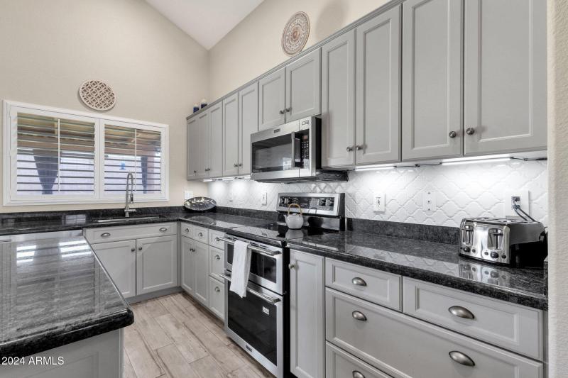 18-web-or-mls-18110-n-skyhawk-dr