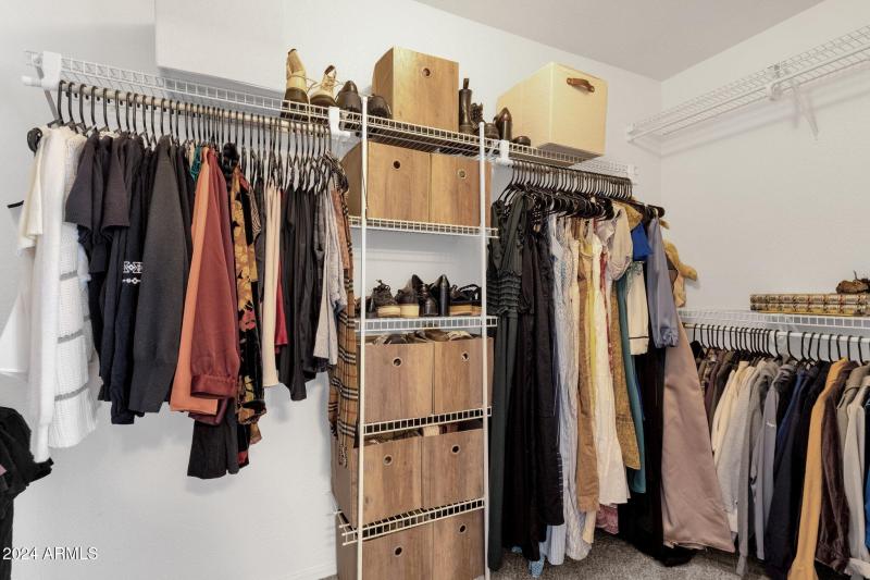 29-web-or-mls-18110-n-skyhawk-dr