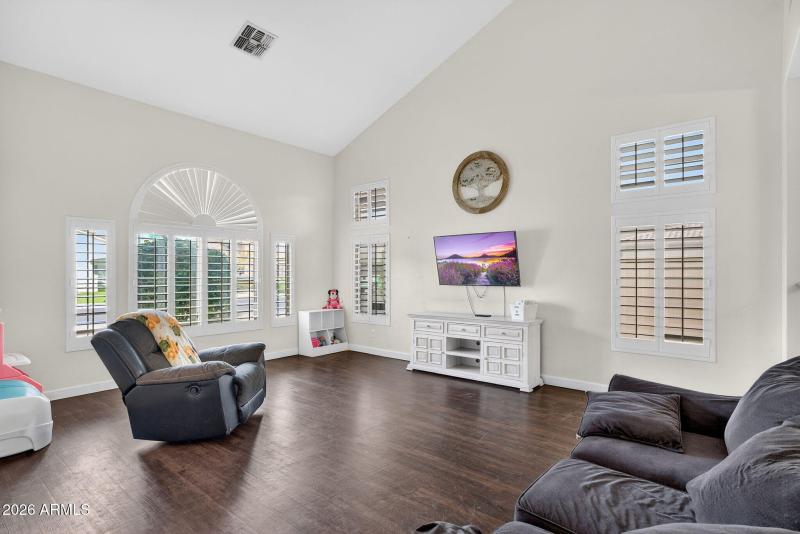 5-web-or-mls-39-E Solina Cir