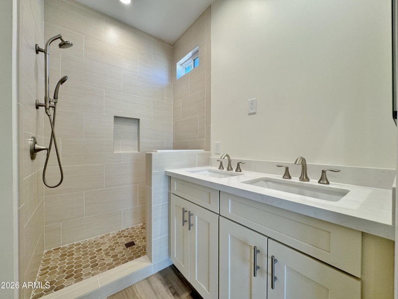 DBL Vanity Master Bath