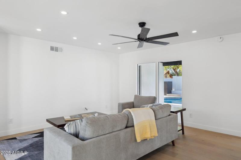 4-web-or-mls-342-e-orangewood-ave