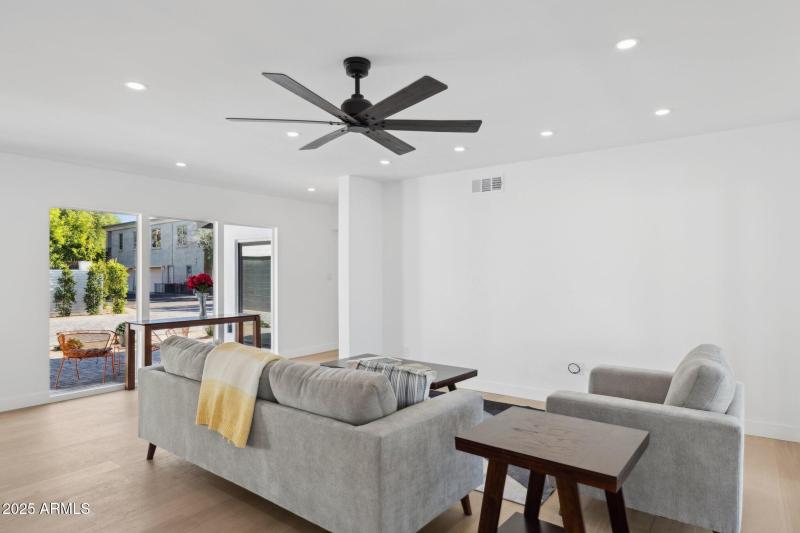 5-web-or-mls-342-e-orangewood-ave