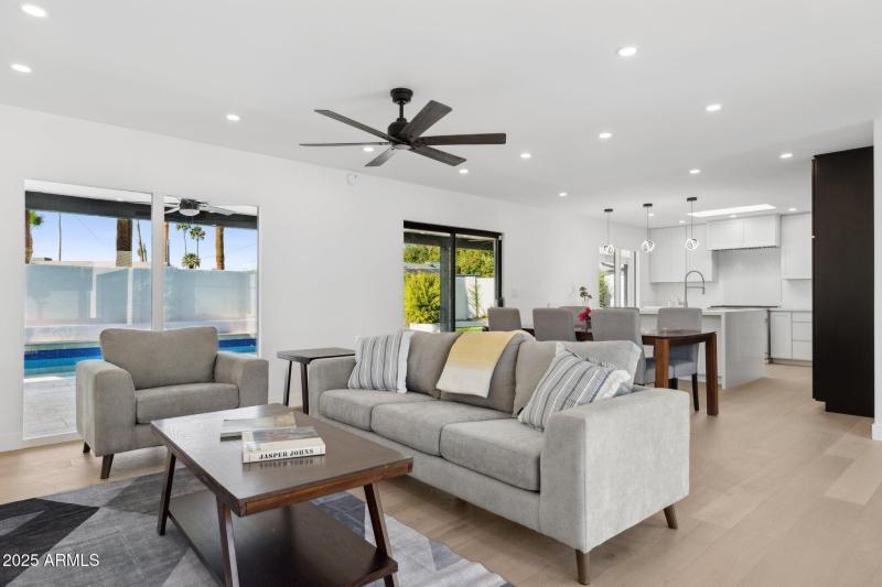 6-web-or-mls-342-e-orangewood-ave