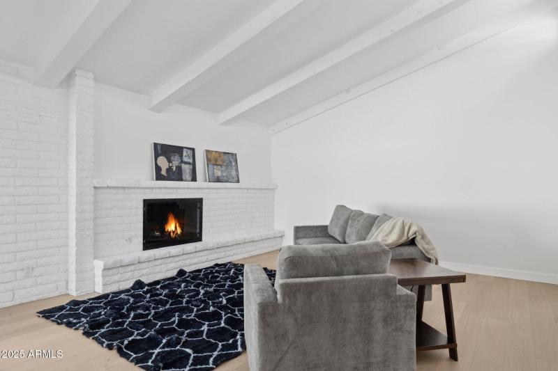 8-web-or-mls-342-e-orangewood-ave