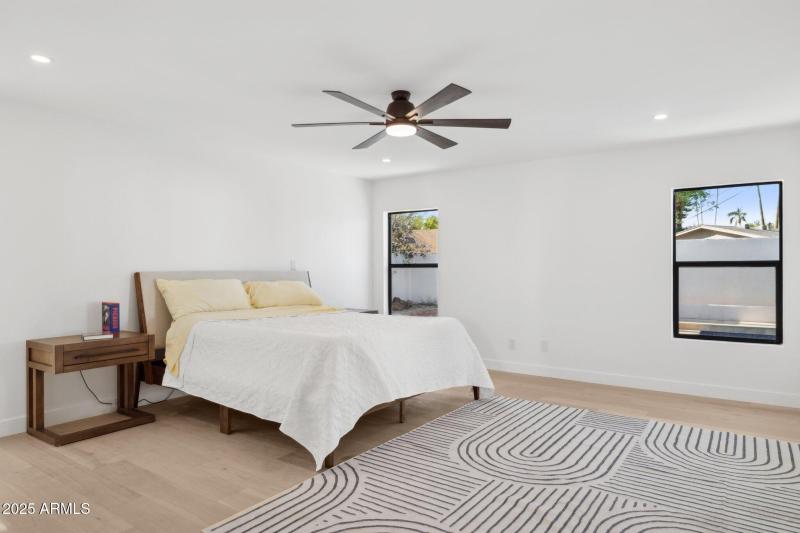 16-web-or-mls-342-e-orangewood-ave