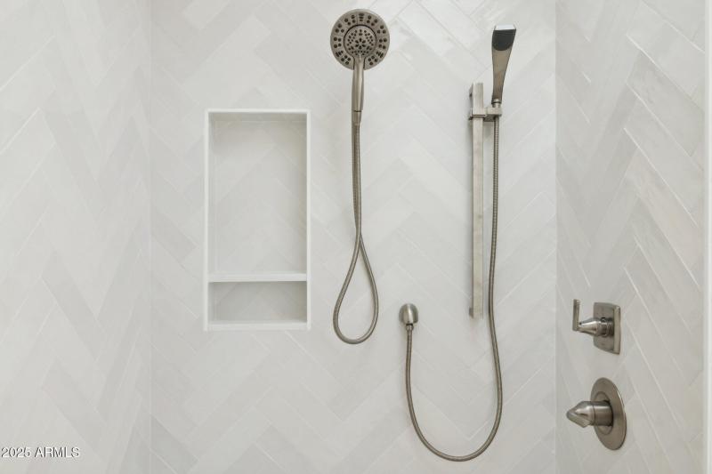 21-web-or-mls-342-e-orangewood-ave