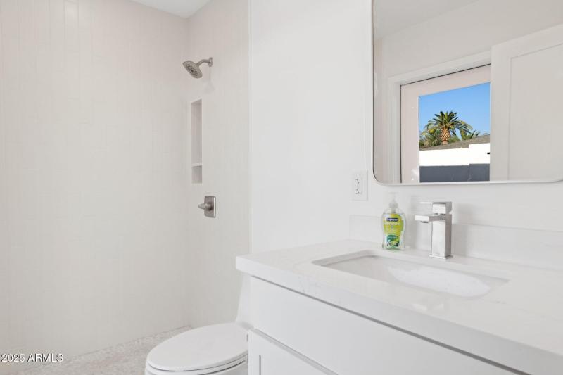 27-web-or-mls-342-e-orangewood-ave