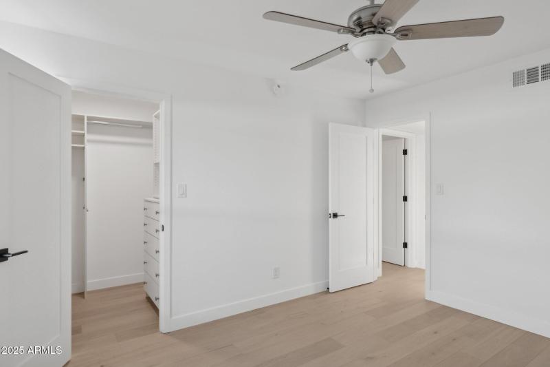 31-web-or-mls-342-e-orangewood-ave