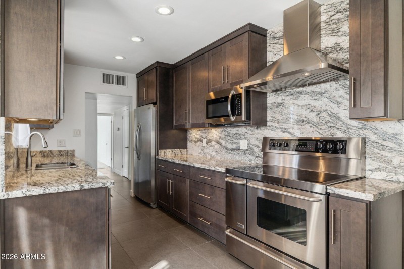 9-web-or-mls-5428-e-pinchot-ave