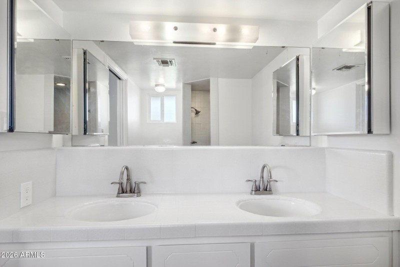 22-web-or-mls-5428-e-pinchot-ave