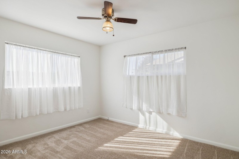 36-web-or-mls-5428-e-pinchot-ave