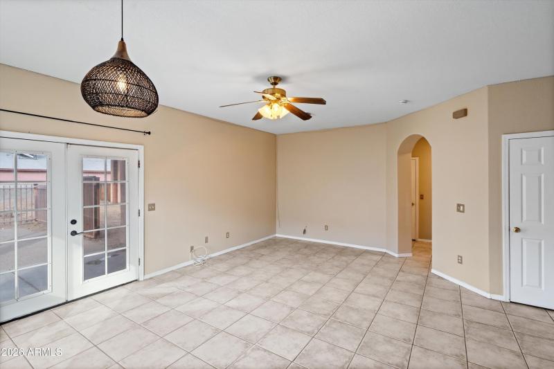 14-Dining and Family