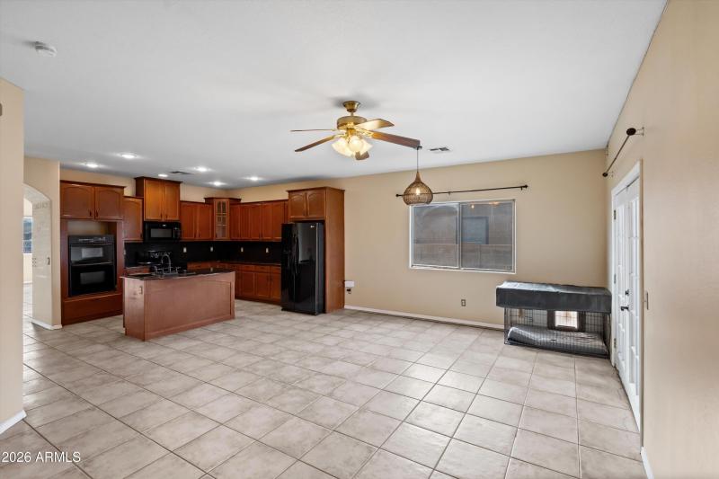 16-Family and Dining