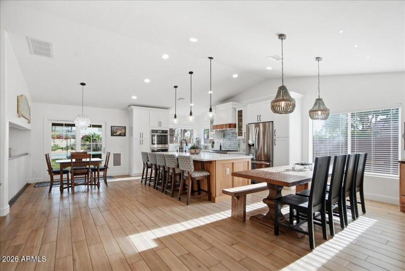 09-Dining and Kitchen